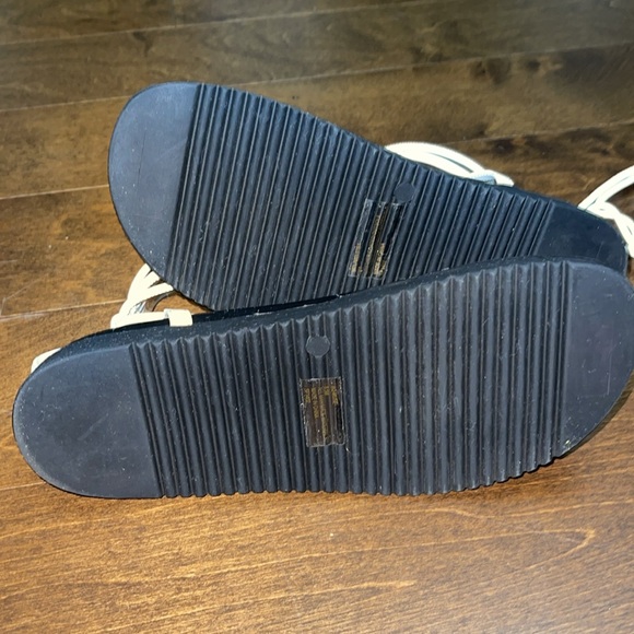 New, AQUA Muse sandals - Picture 5 of 5